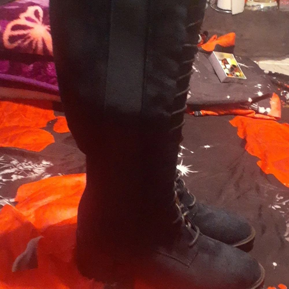 Boots - Picture 3 of 7